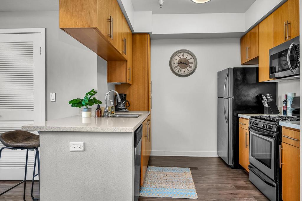 Santa Monica 2 Bed/ 2 Bath * Los Angeles