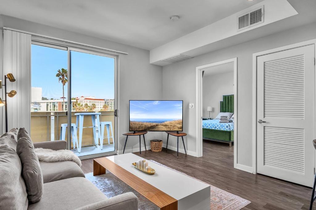 Apartment Santa Monica 2 Bed/ 2 Bath *