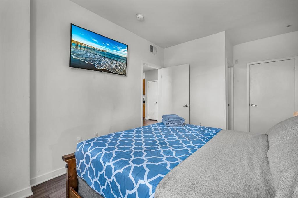 Santa Monica 2 Bed/ 2 Bath *