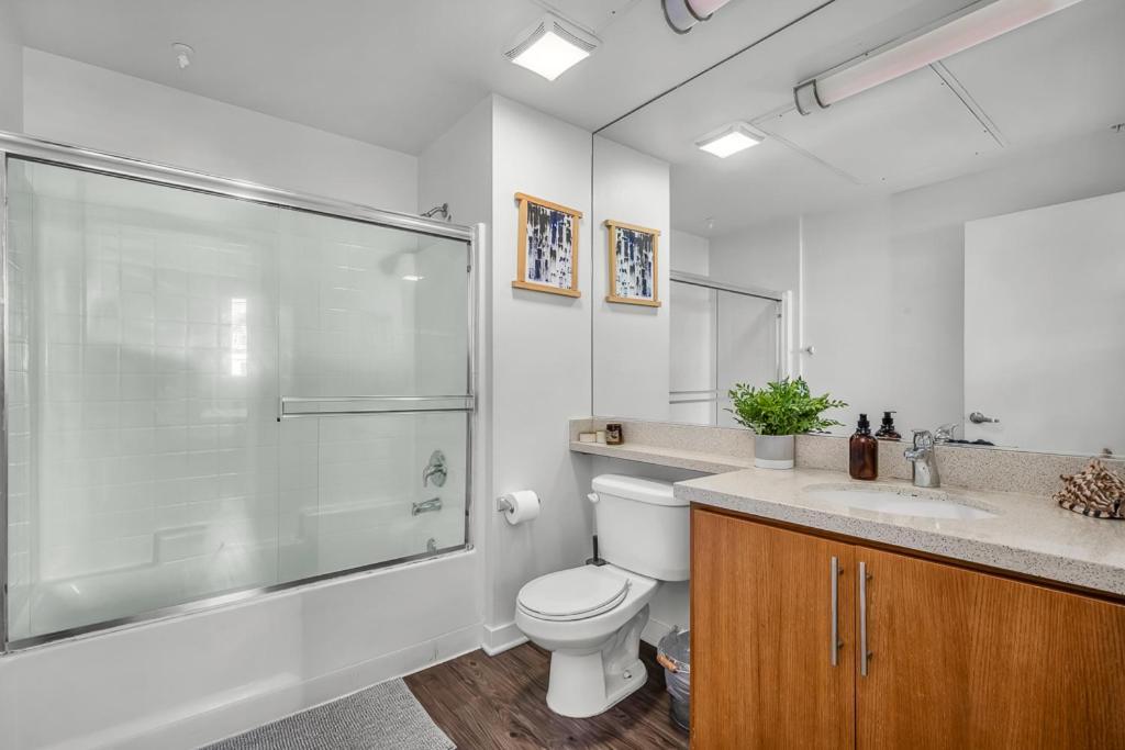 Santa Monica 2 Bed/ 2 Bath * Los Angeles