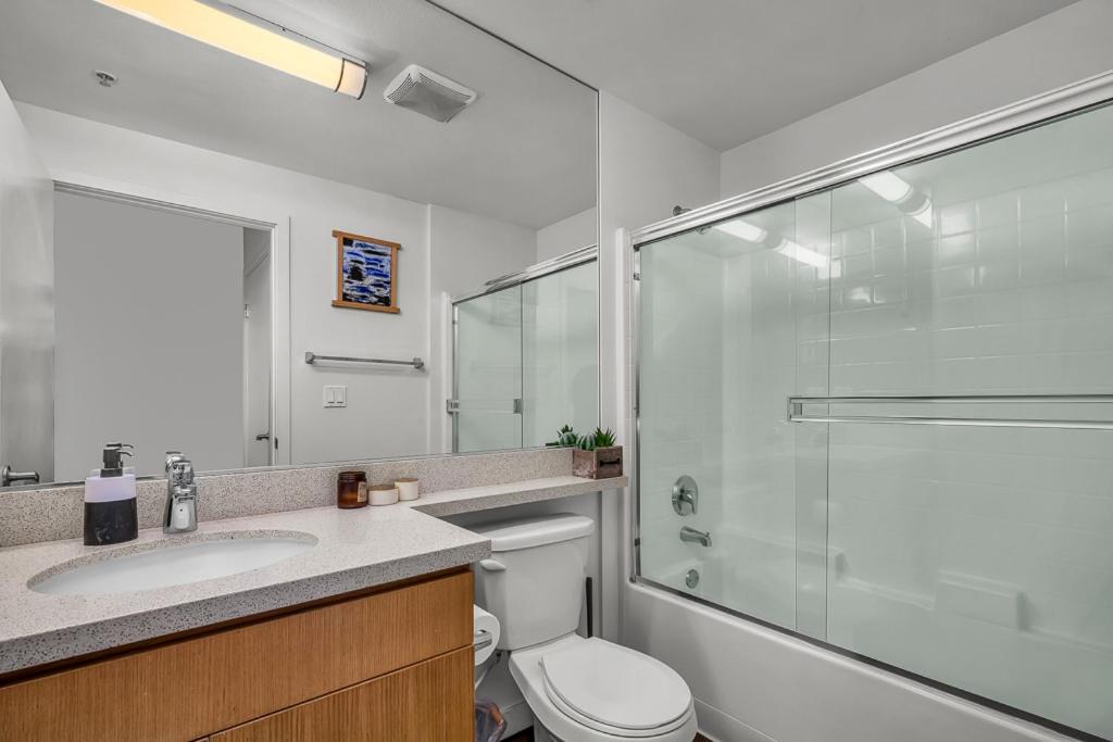 Santa Monica 2 Bed/ 2 Bath Apartment