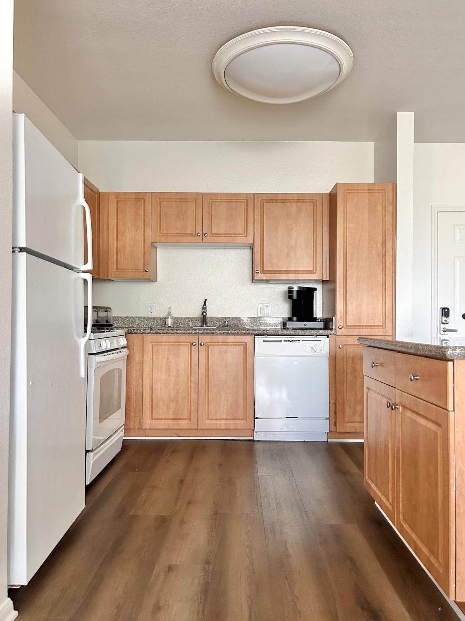 Marina Del Rey Coastal Living - Spacious 2bd 2bth *