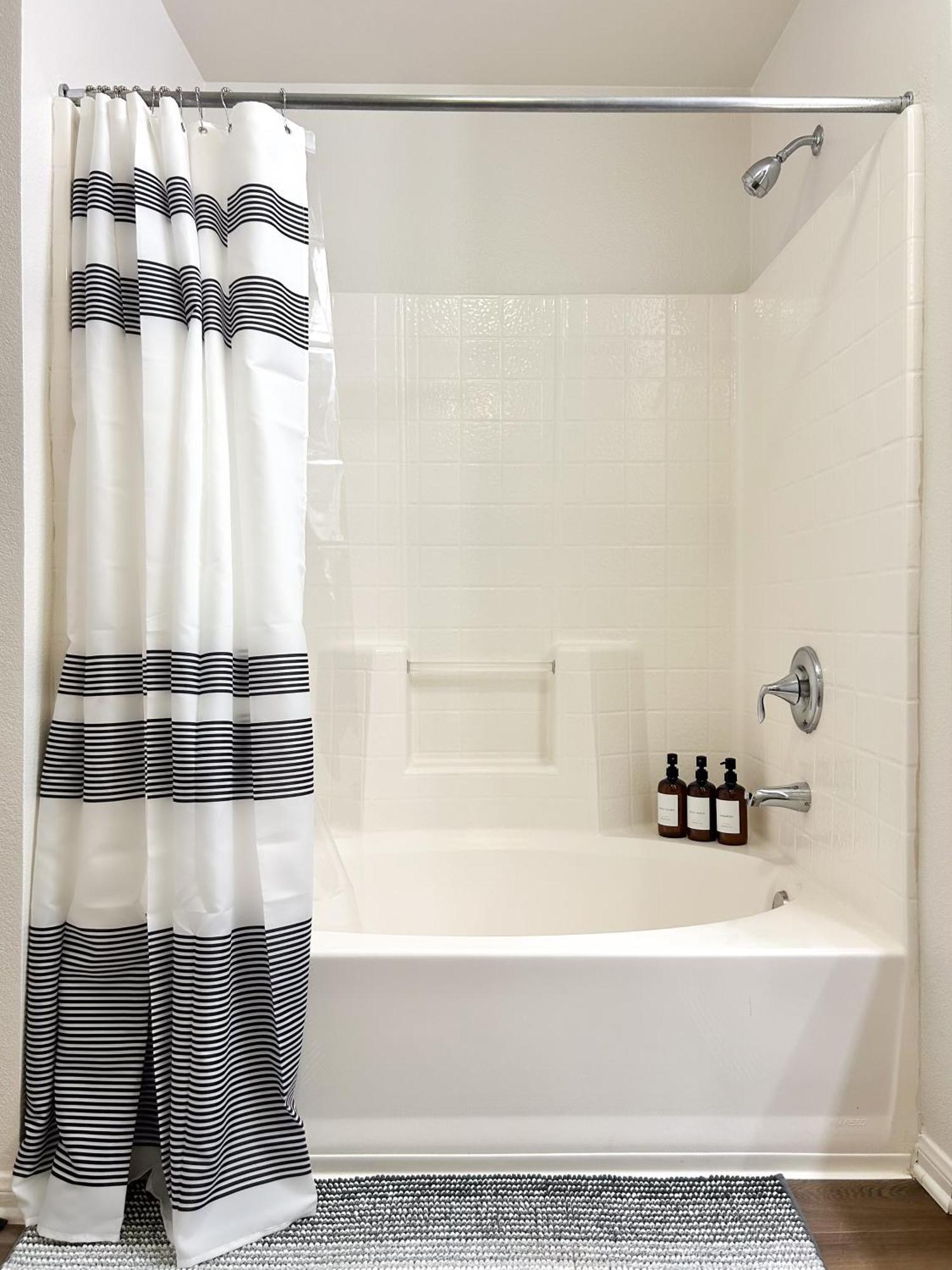 Marina Del Rey Coastal Living - Spacious 2bd 2bth Apartment *