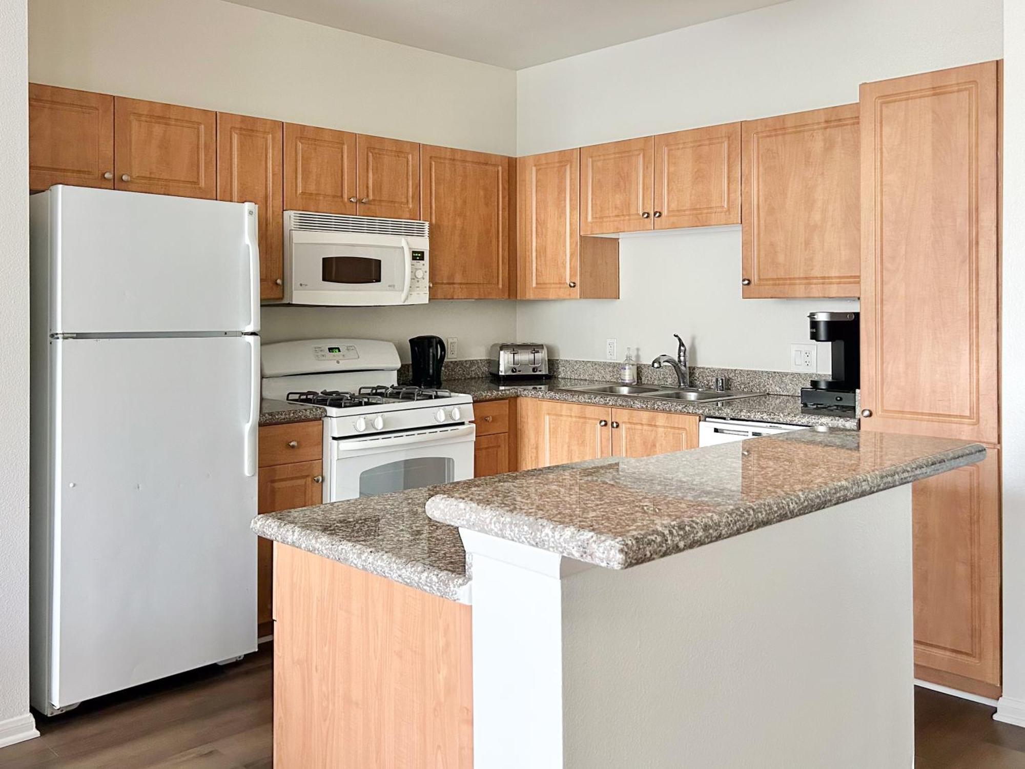 Marina Del Rey Coastal Living - Spacious 2bd 2bth