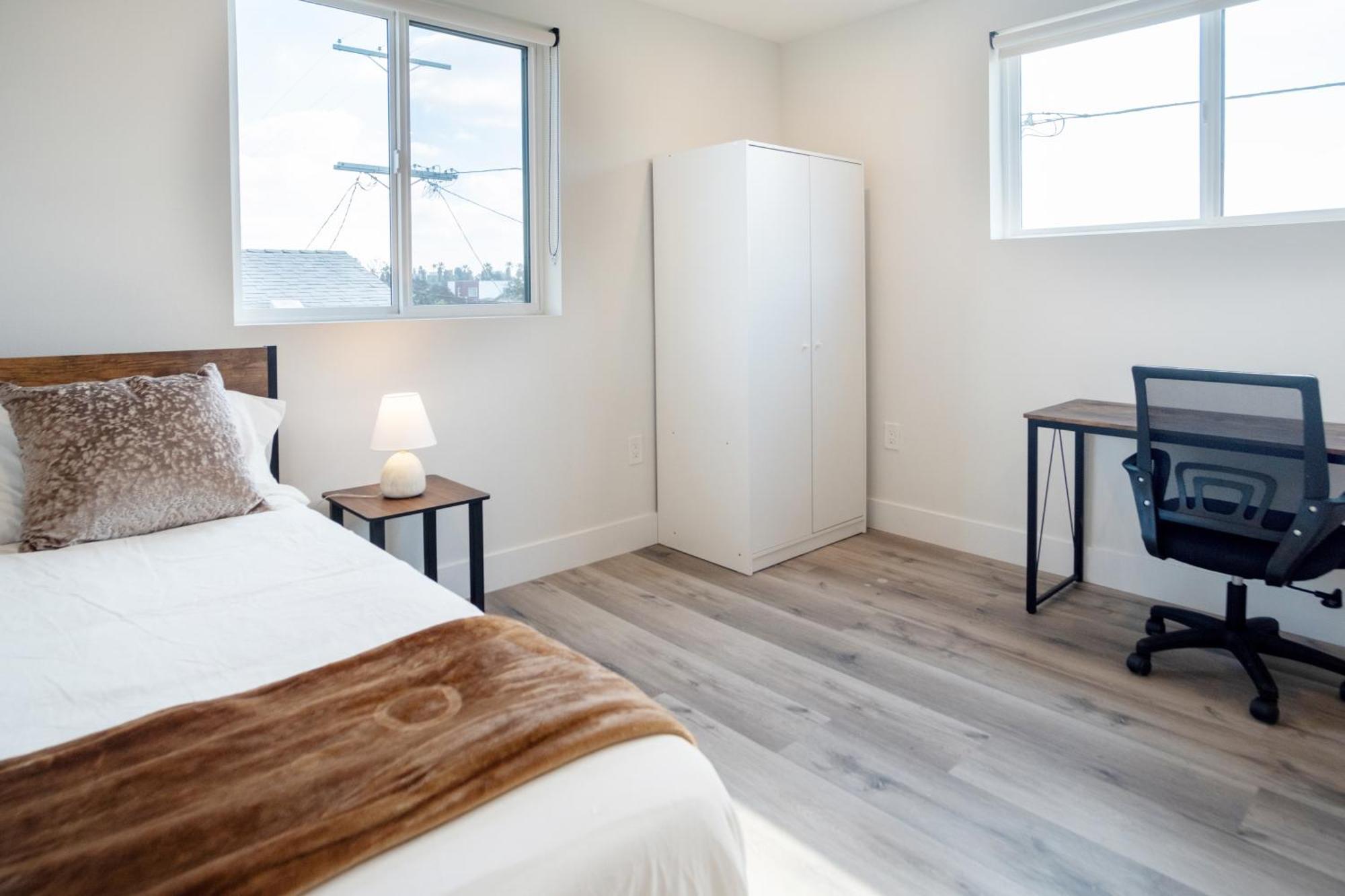 Guest house Cozy La Retreat Near Usc Steps To Koreatown & Downtown *