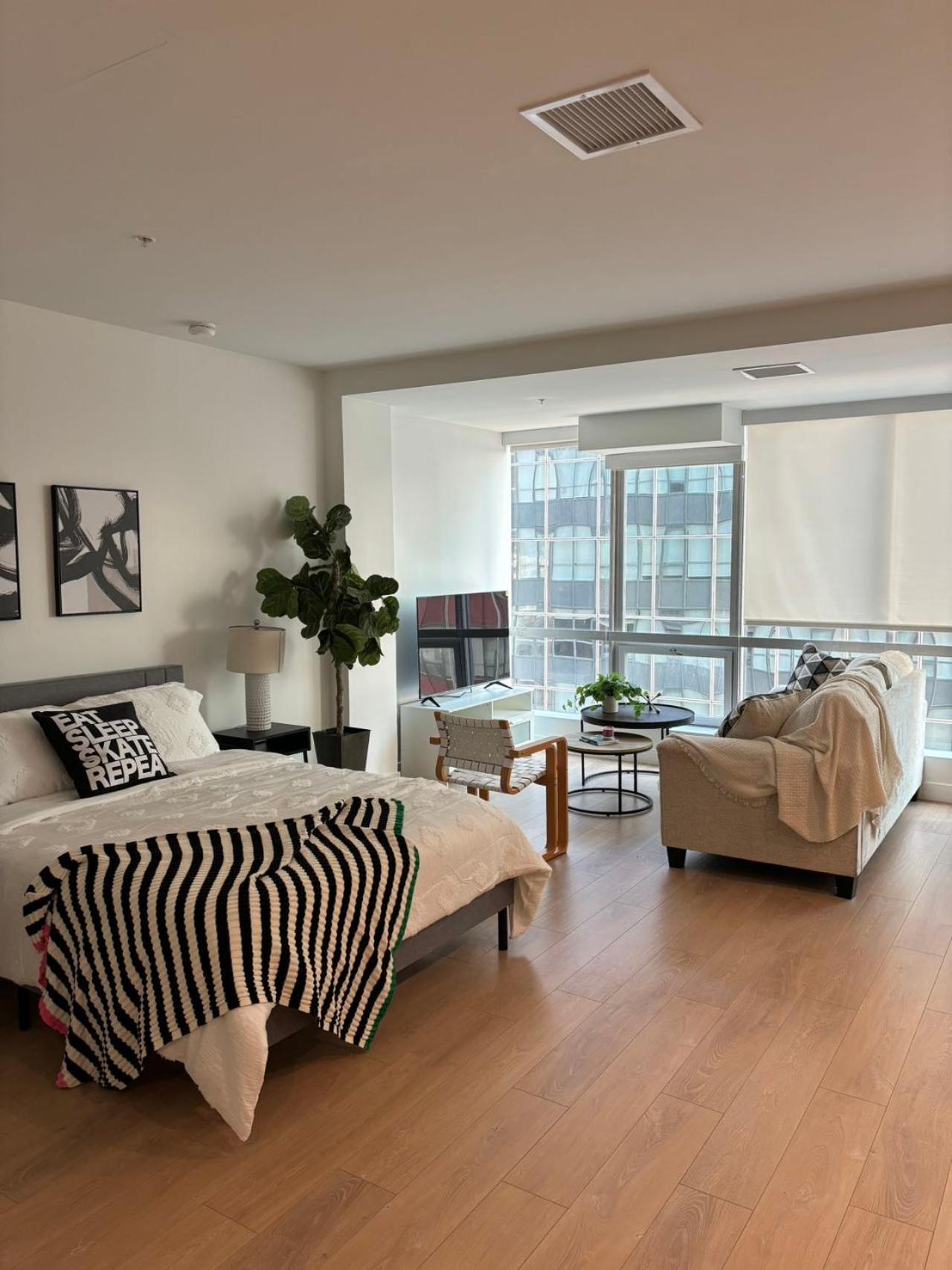 Stylish La Prime Location In Wilshire Blvd Los Angeles