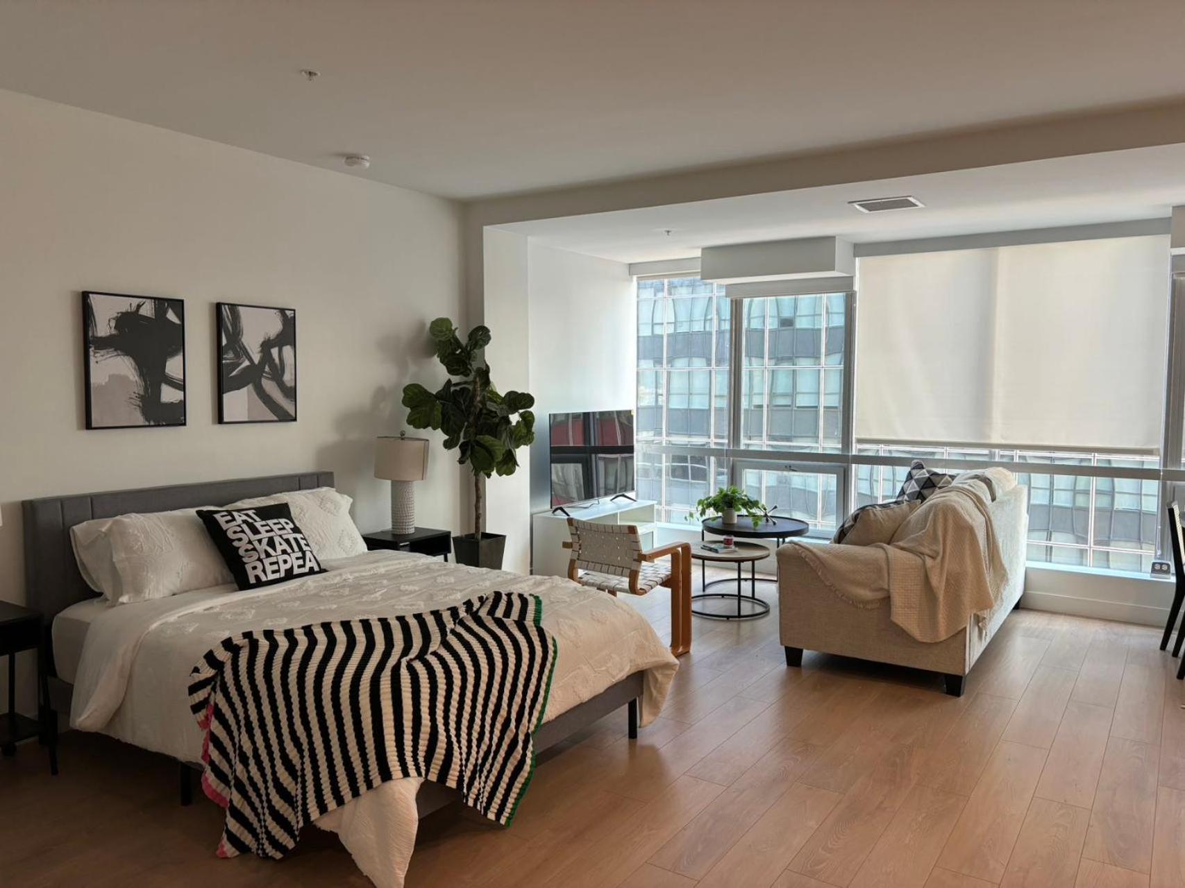 Stylish La Prime Location In Wilshire Blvd Los Angeles