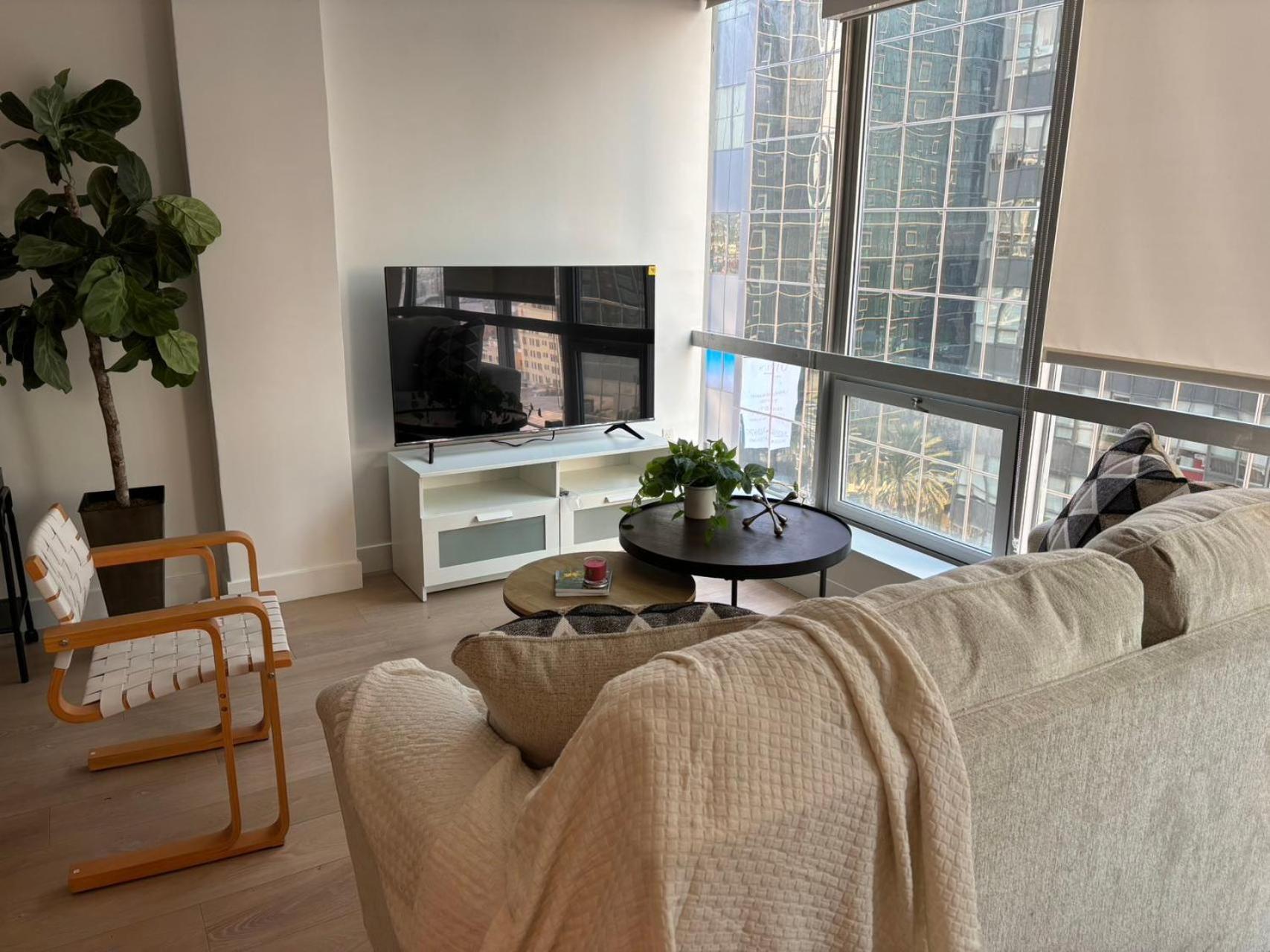 Stylish La Prime Location In Wilshire Blvd * Los Angeles