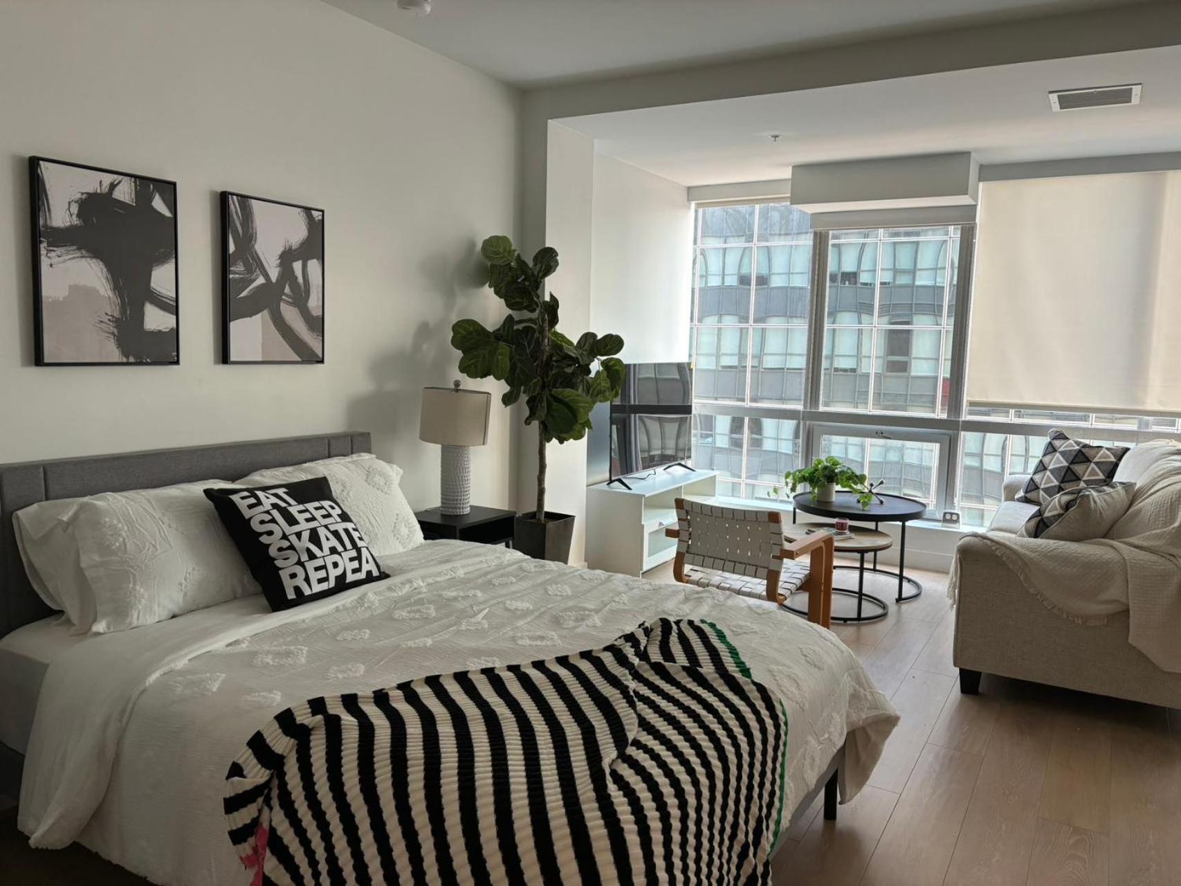 Stylish La Prime Location In Wilshire Blvd Apartment