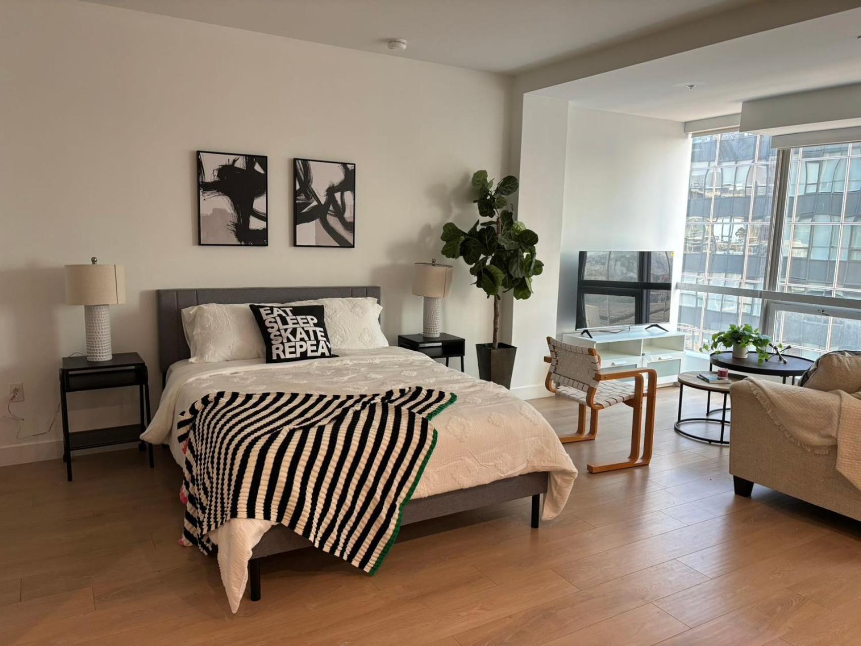 Stylish La Prime Location In Wilshire Blvd Apartment Los Angeles