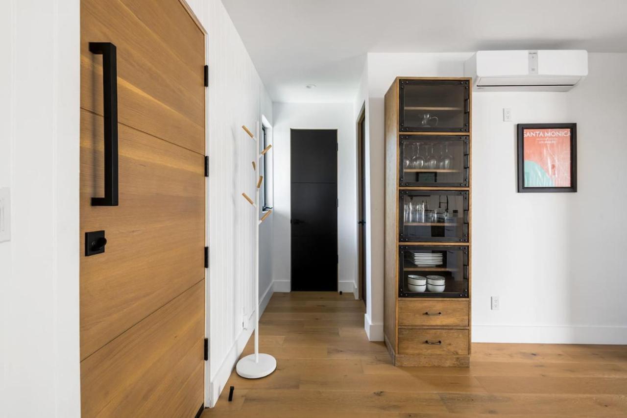 Holiday home Westminster - Front House With Private Entrance