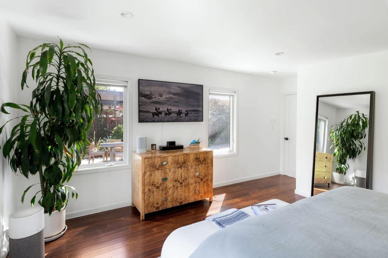 Sun-drenched Spanish Manor In Mar Vista *
