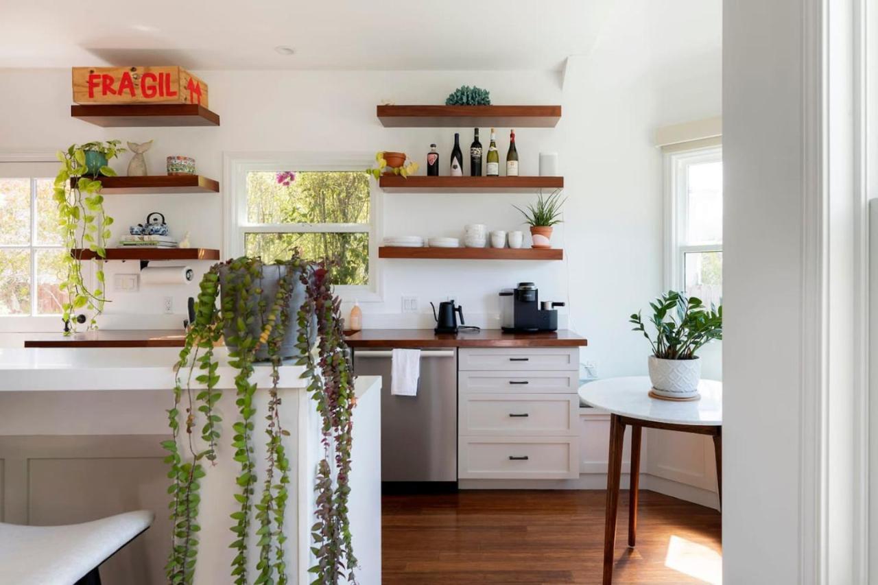 Sun-drenched Spanish Manor In Mar Vista Los Angeles