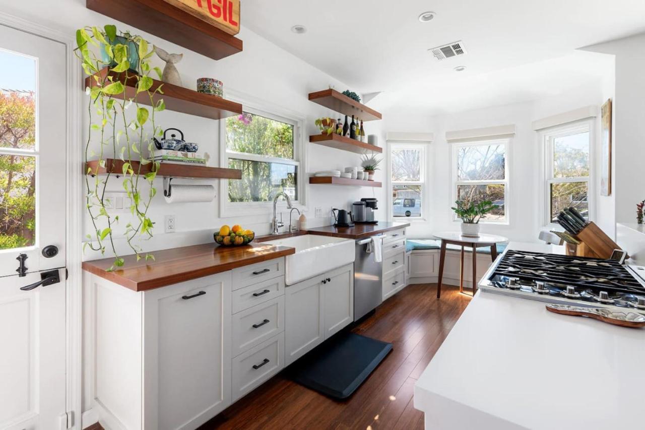 Holiday home Sun-drenched Spanish Manor In Mar Vista