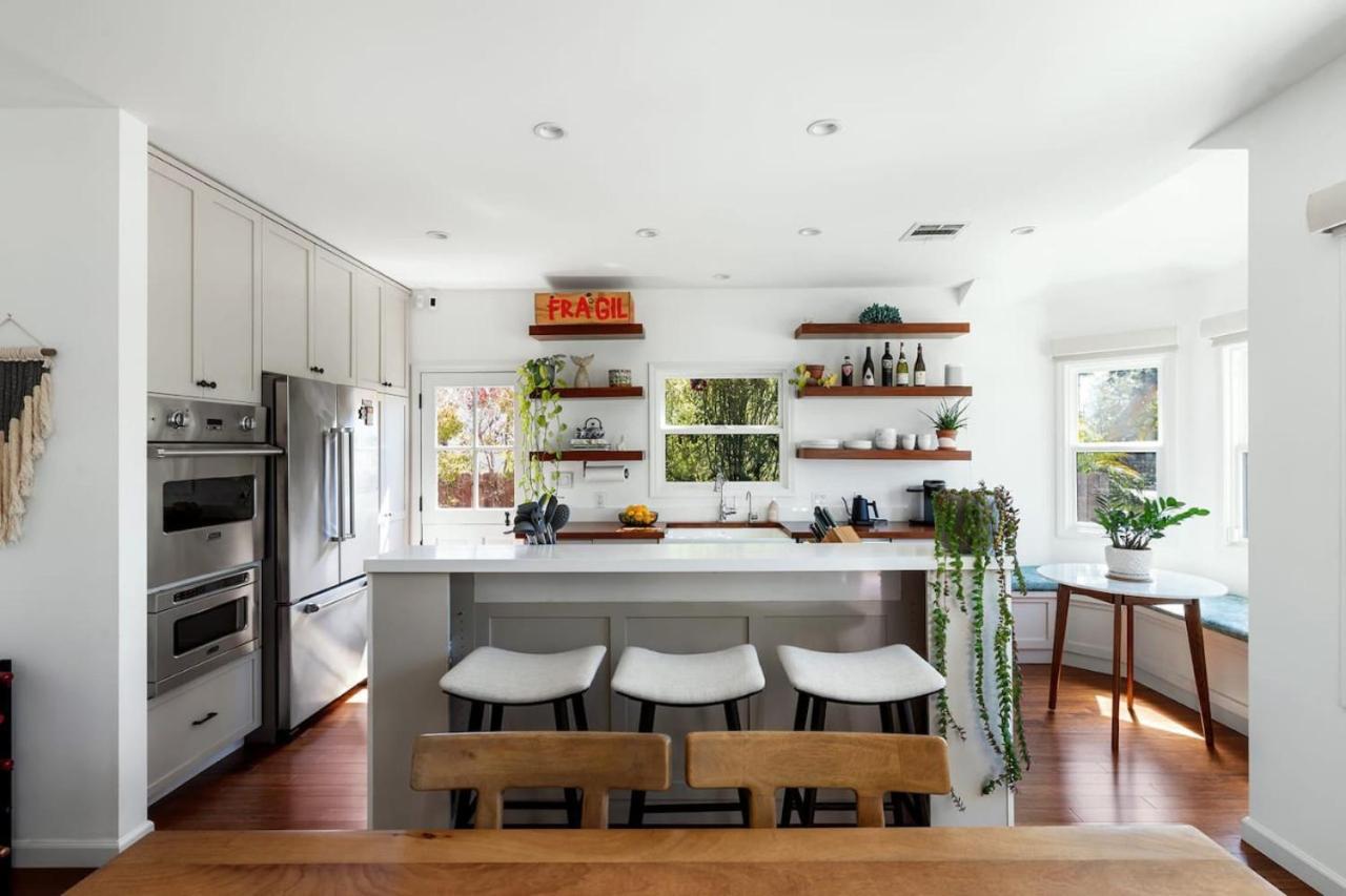 Holiday home Sun-drenched Spanish Manor In Mar Vista *