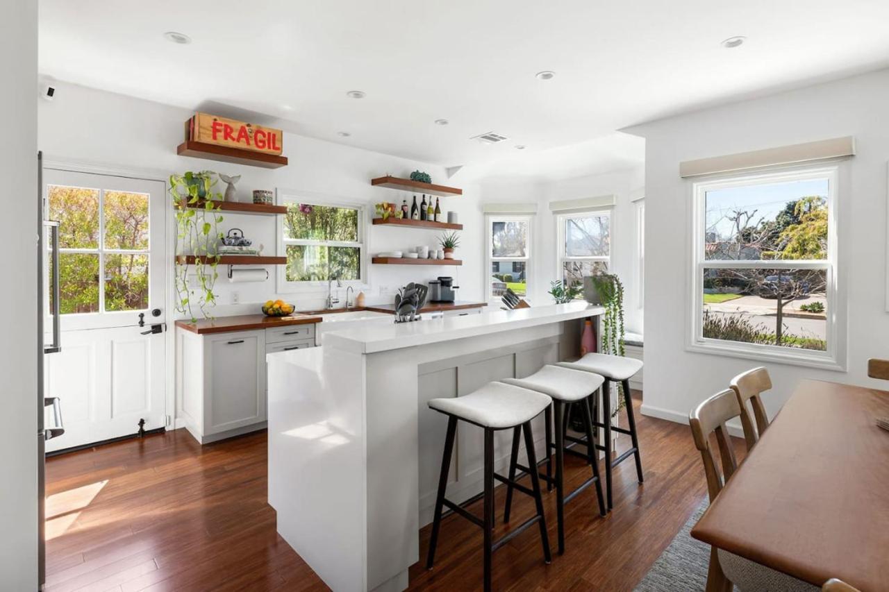 Holiday home Sun-drenched Spanish Manor In Mar Vista