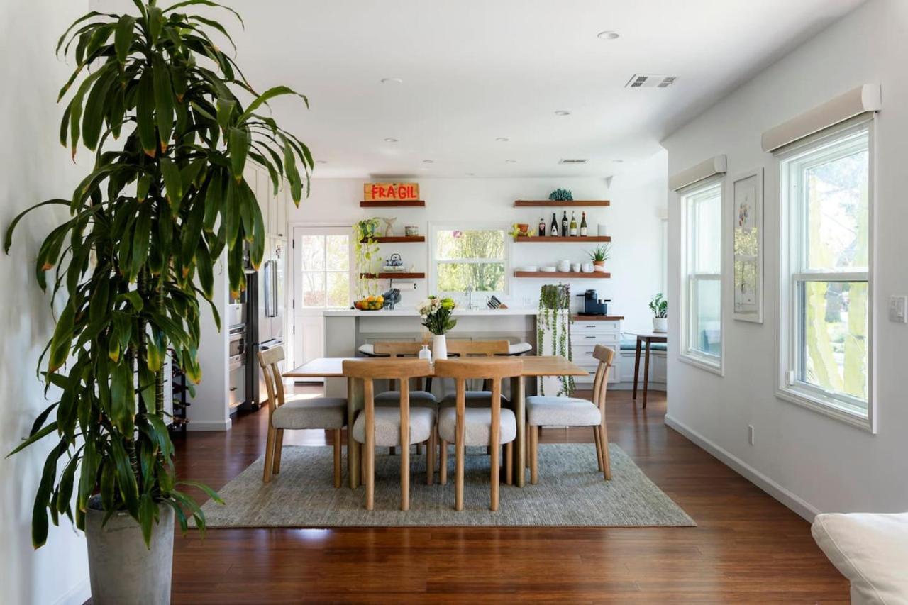 Sun-drenched Spanish Manor In Mar Vista Holiday home