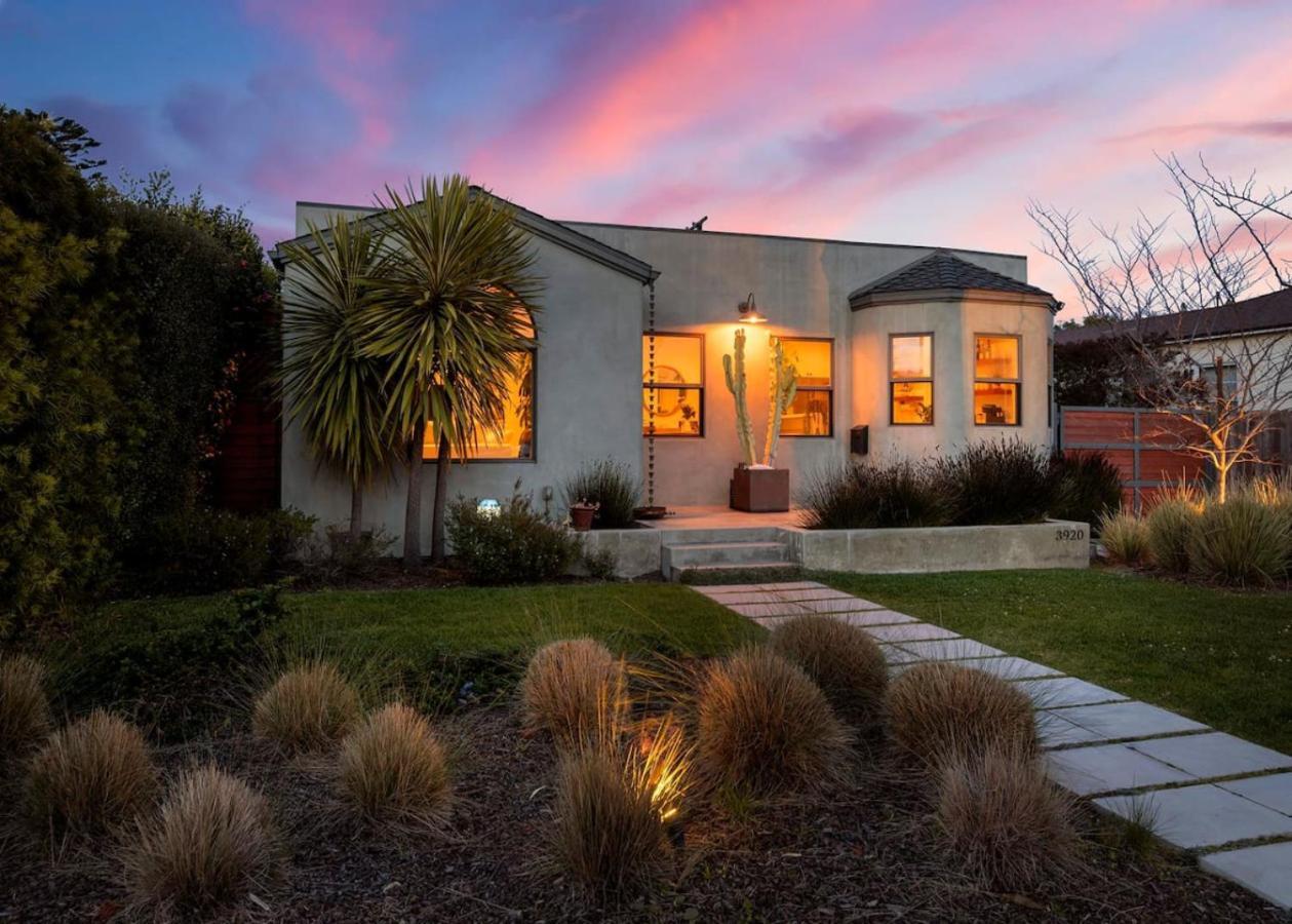Sun-drenched Spanish Manor In Mar Vista Holiday home Los Angeles