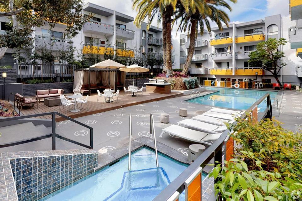 Apartment Relaxing Hollywood With Pool & Balcony Los Angeles
