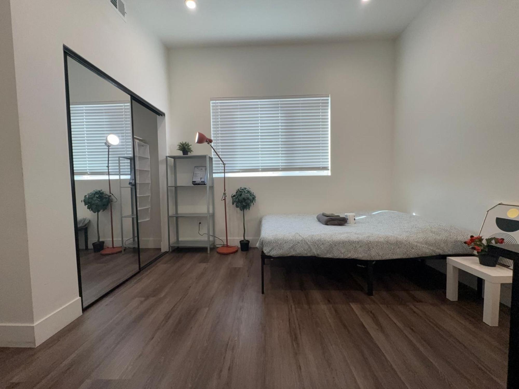 The Blue - Private With Private Bath - Usc - Dtla - Bmo Stadium - La Olympic - Staples Center *