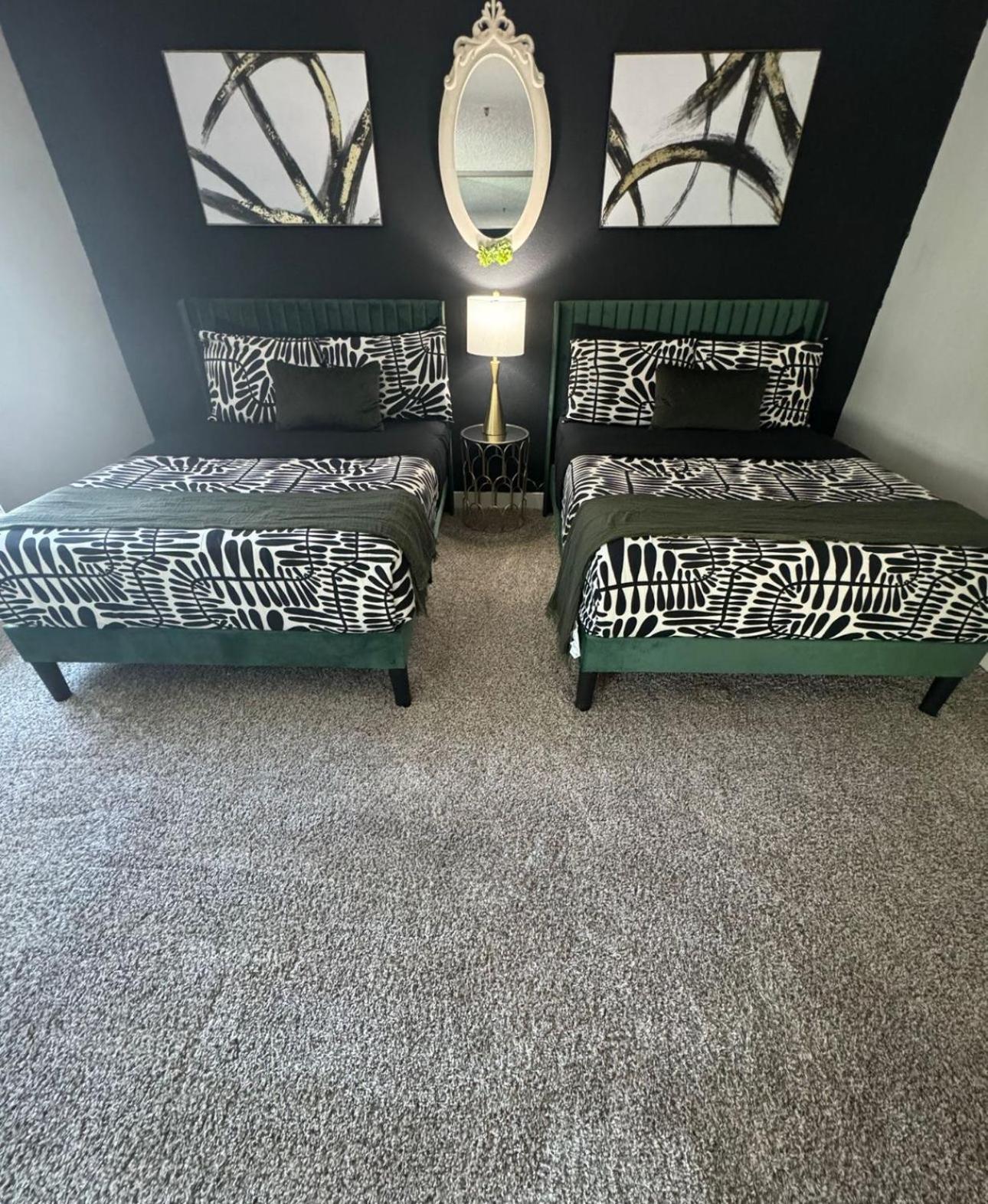 Luxury One Bedroom Free Parking&pool Apartment *
