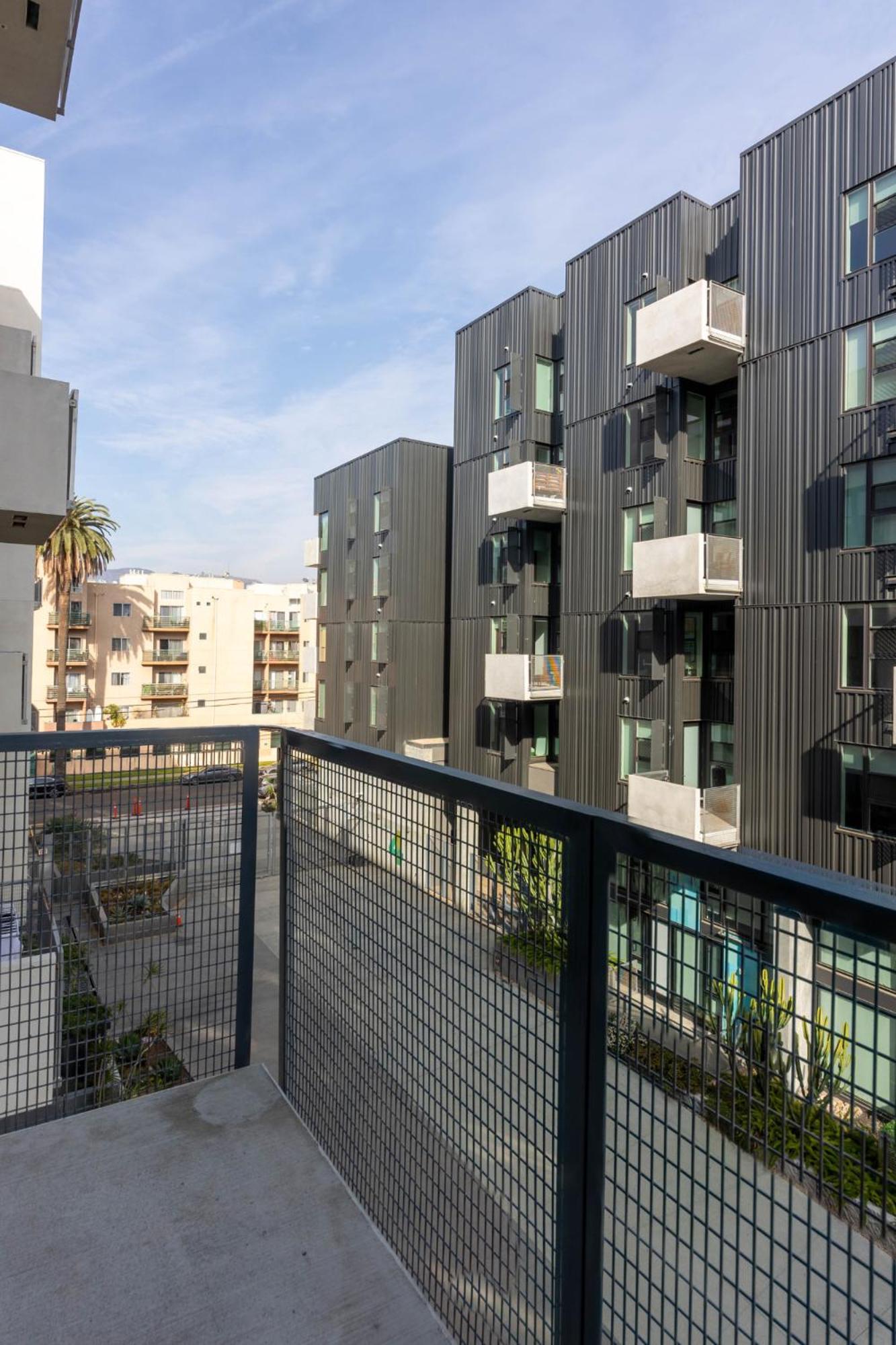 Modern Gem In Hollywood Los Angeles