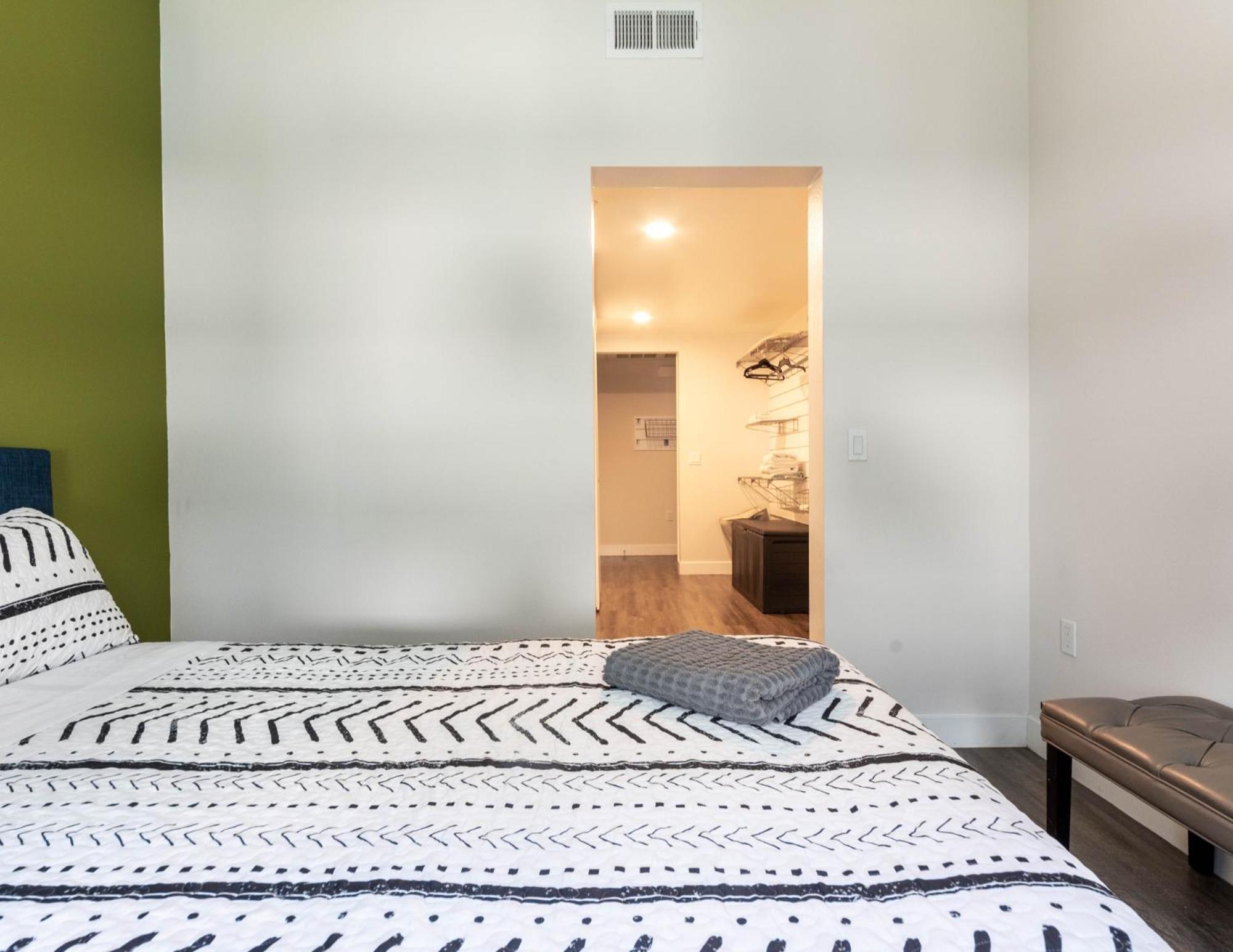Apartment Modern Gem In Hollywood