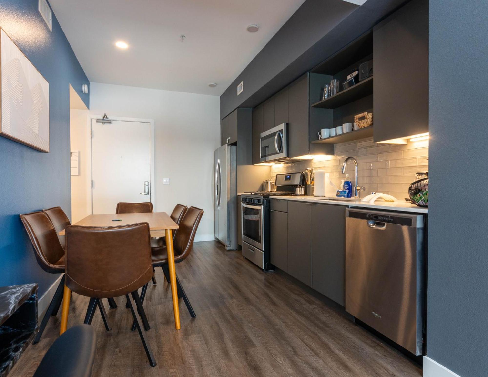 Apartment Modern Gem In Hollywood