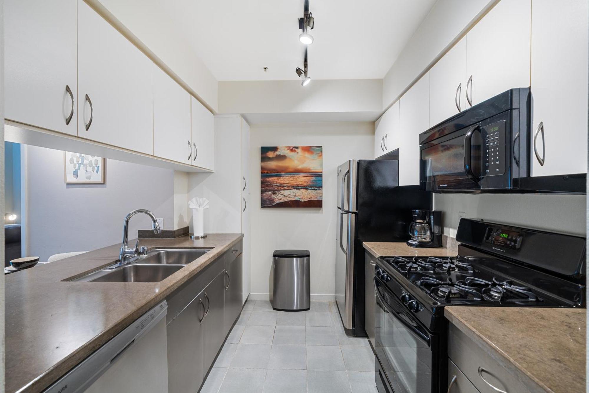 Location Walk To The Chic Condo! Los Angeles