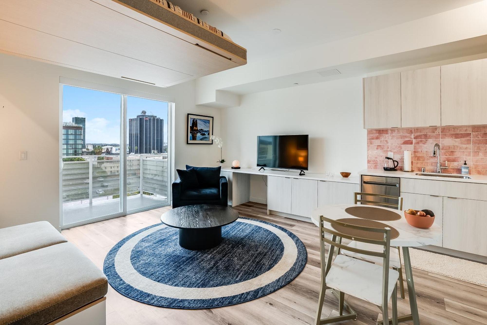 View Of Hollywood Sign Studio, Free Parking Apartment Los Angeles