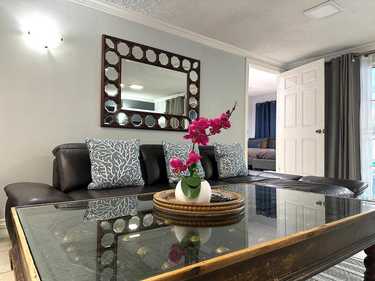 Holiday home Tranquil Poolside Oasis With Bbq And Serene Ambiance Los Angeles