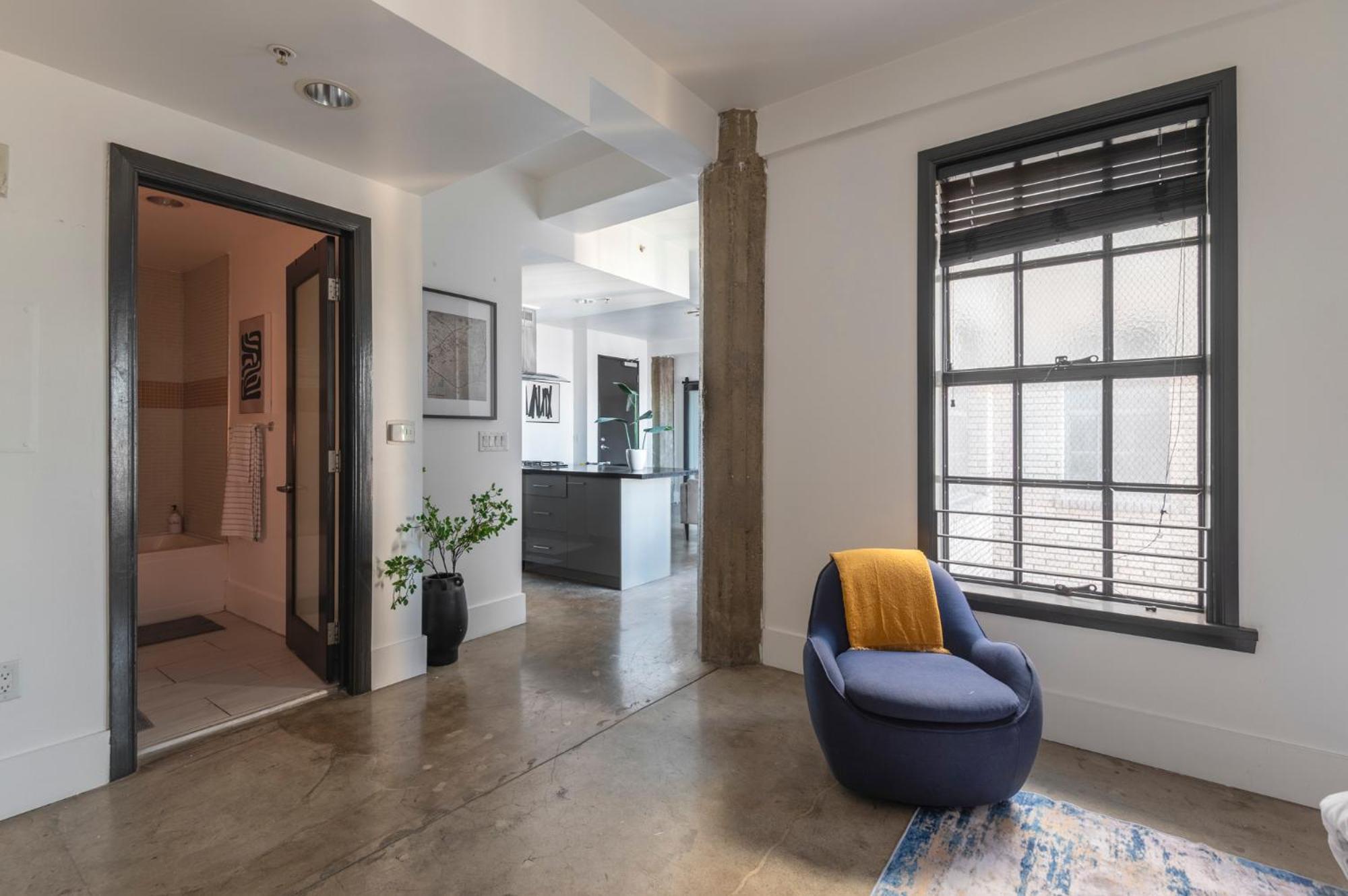 Urban Luxe Loft Apartment *
