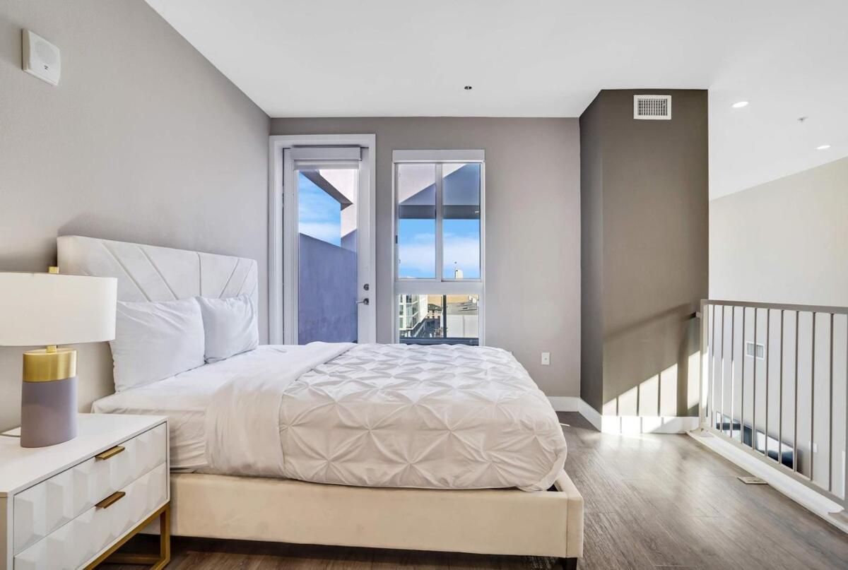 Weho Paradise 3b2b Loft With Parking *