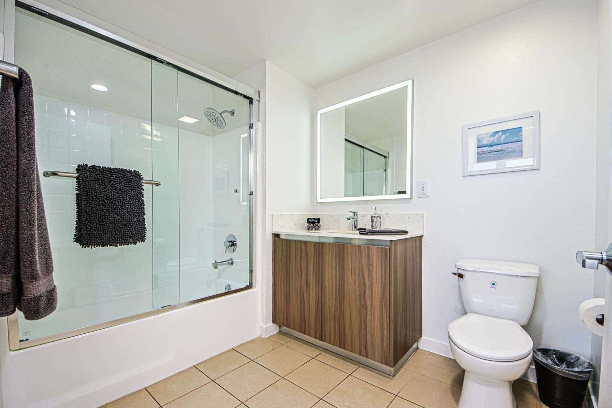 The Carlton- Modern-luxury 2 Master In Hrt Of Sm Steps To Ocean Ave Apartment Los Angeles