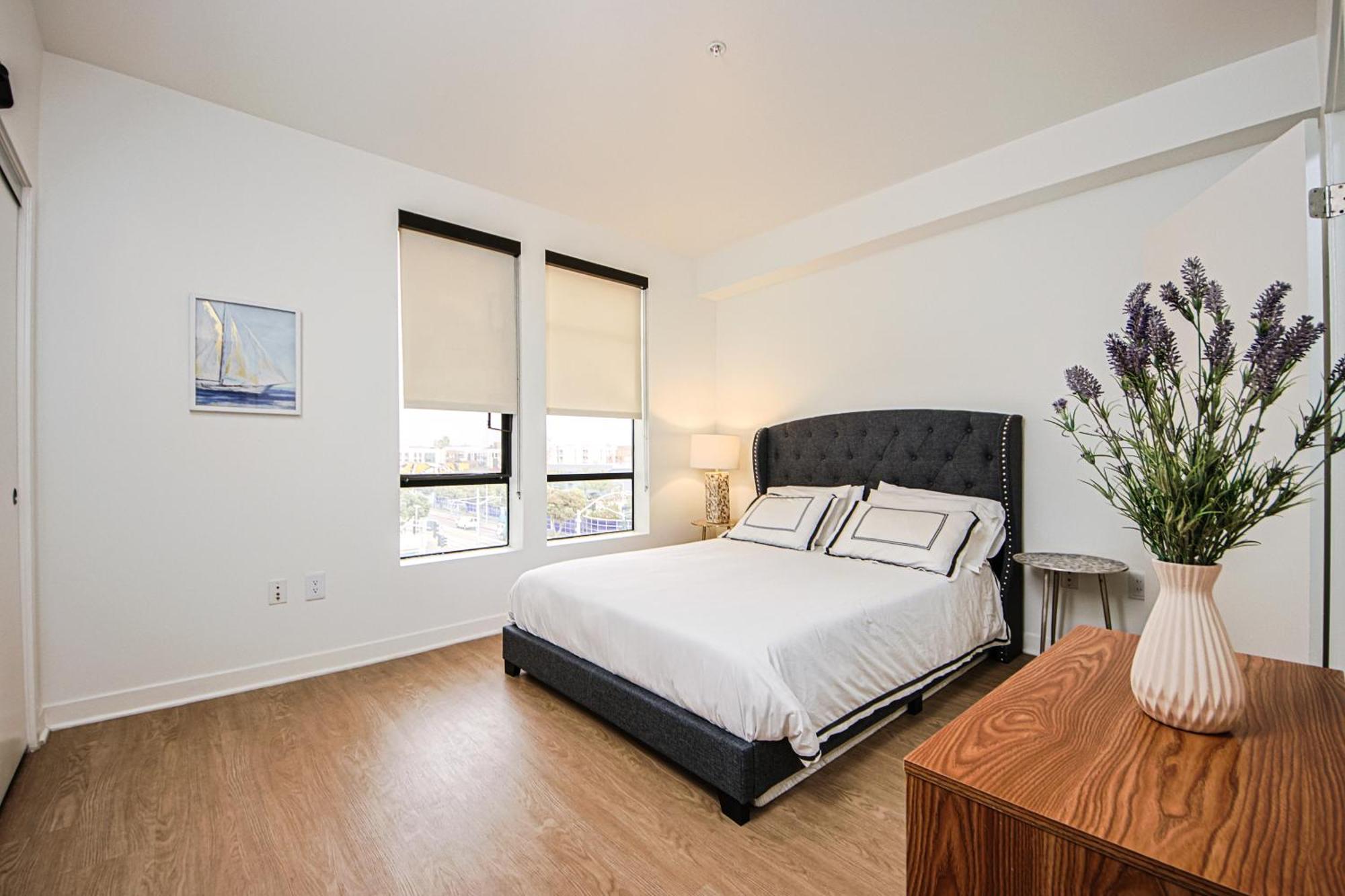 The Carlton- Modern-luxury 2 Master In Hrt Of Sm Steps To Ocean Ave Apartment *