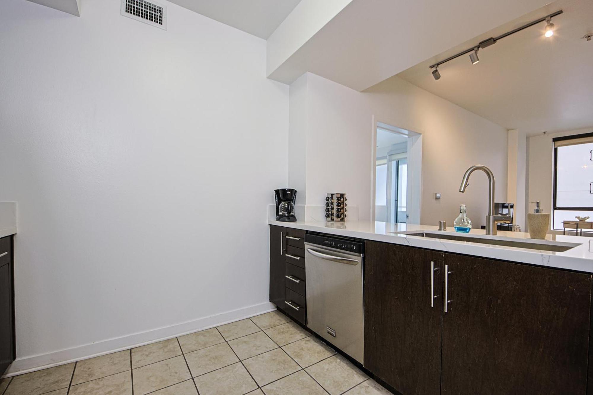 Apartment The Carlton- Modern-luxury 2 Master In Hrt Of Sm Steps To Ocean Ave Los Angeles