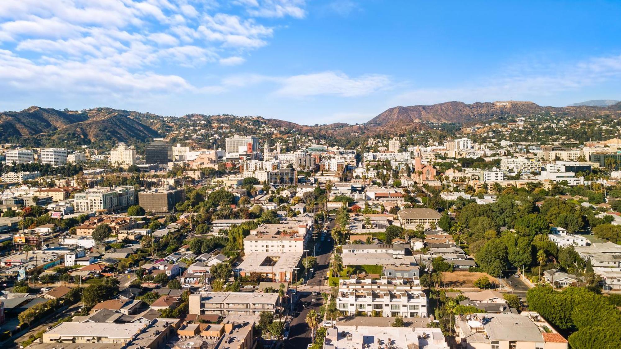 4br Townhouse With Free Parking & Fast Wifi Los Angeles