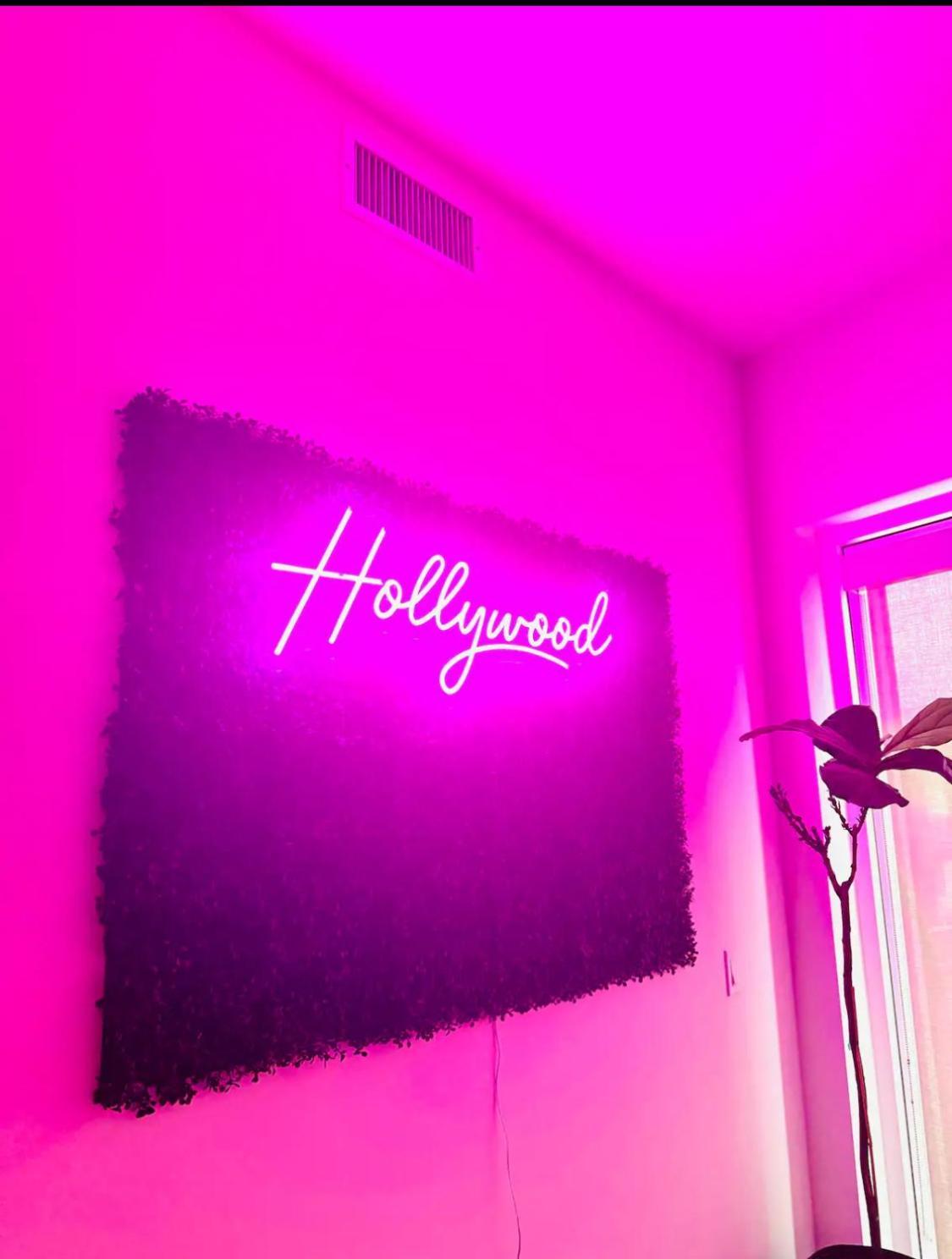 Hollywood Apartment *