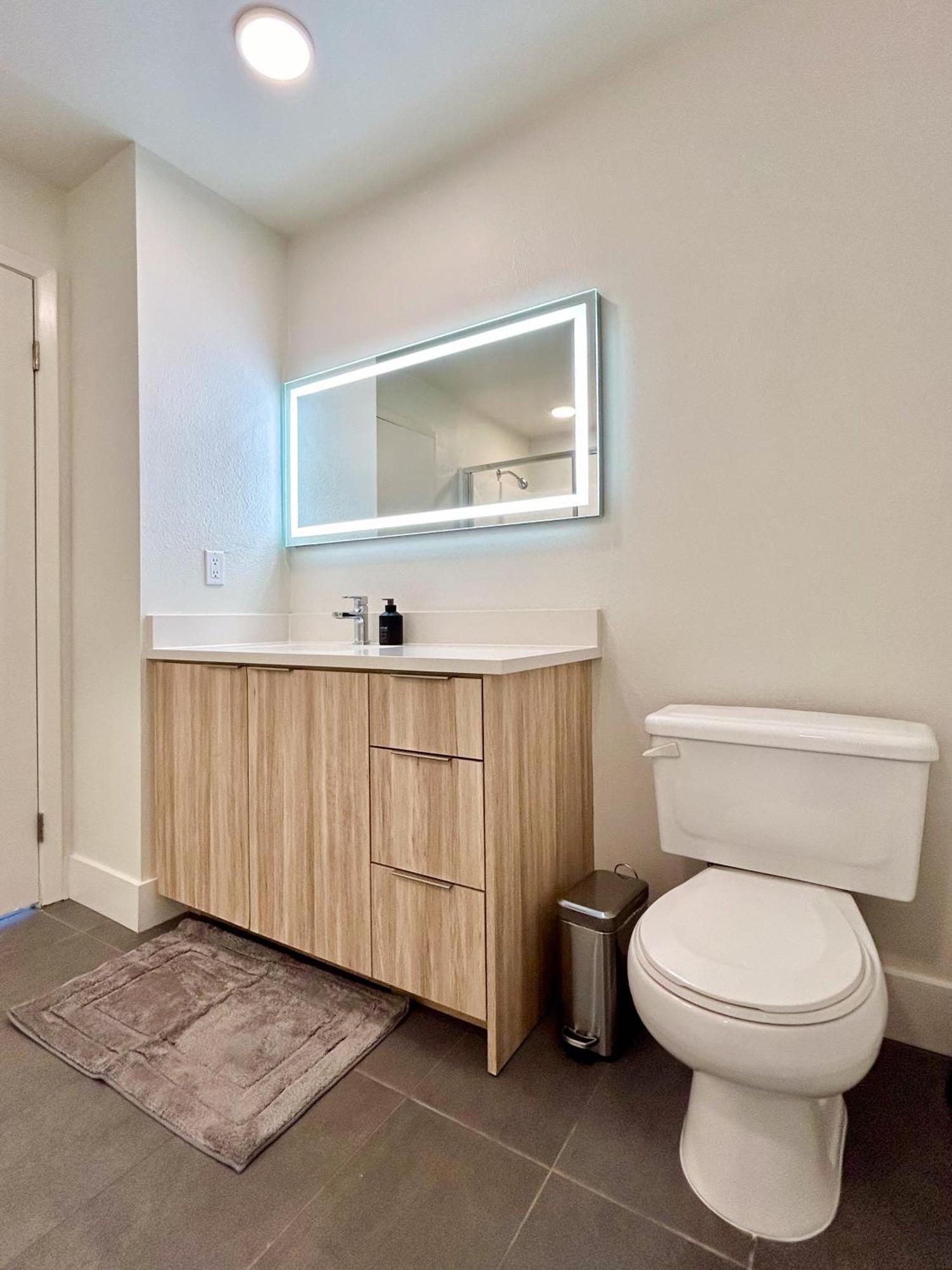 Trendy 2bd 2bth Steps From Downtown Santa Monica With Ocean Views! Apartment