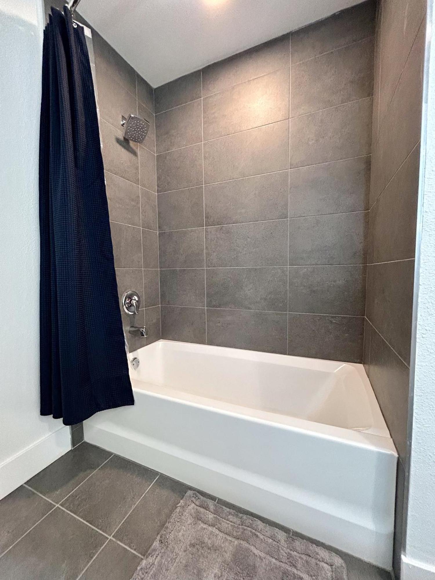 Apartment Trendy 2bd 2bth Steps From Downtown Santa Monica With Ocean Views!