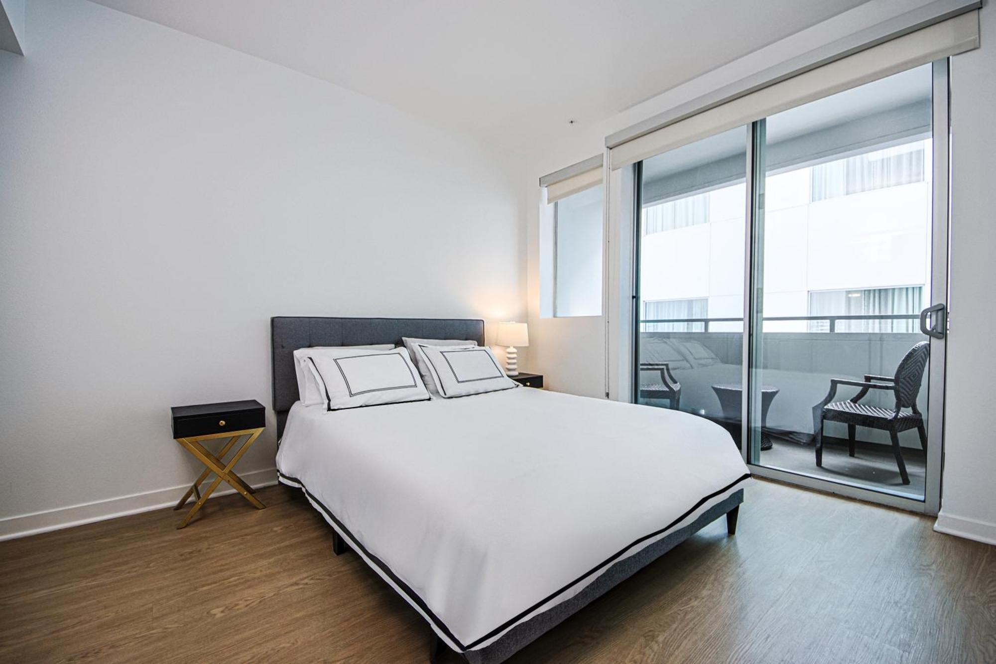 The Carlton- Modern-luxury 2 Master In Hrt Of Sm Steps To Ocean Ave *