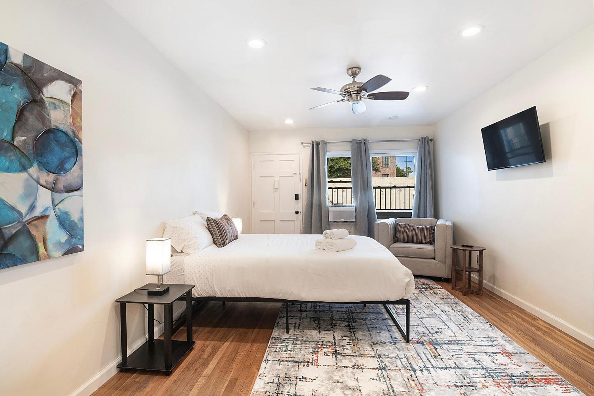 Charming 2nd-floor Near Beverly Hills And La Attractions *