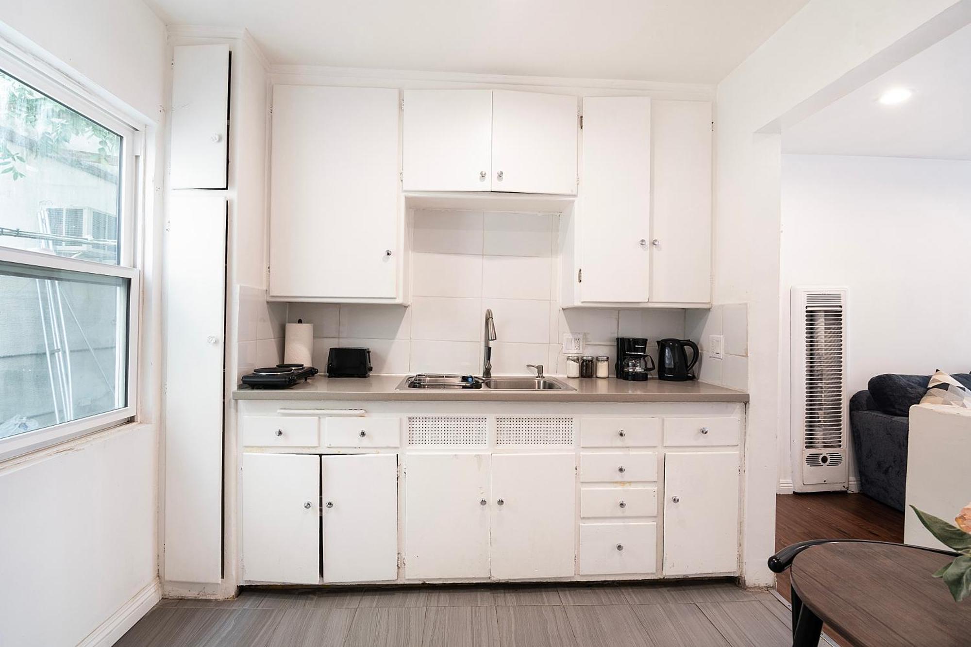 Ground-floor 1-bedroom By Beverly Hills Steps From Restaurants, Cafes And Shopping *