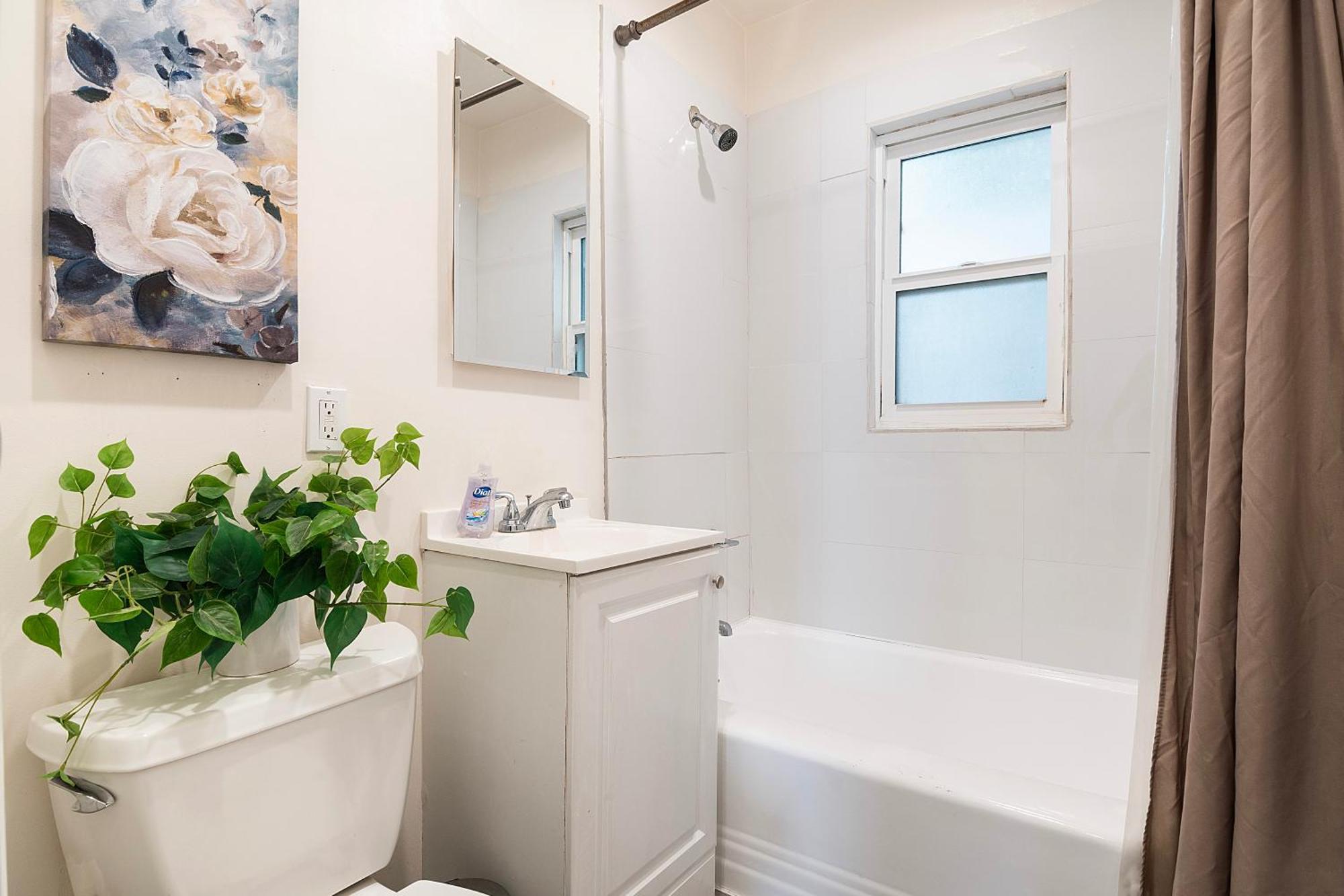 Ground-floor 1-bedroom By Beverly Hills Steps From Restaurants, Cafes And Shopping Apartment *