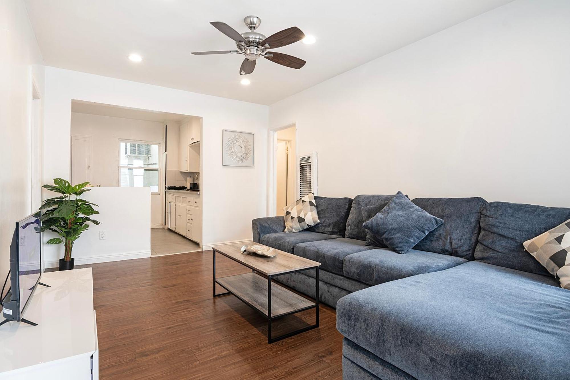 Ground-floor 1-bedroom By Beverly Hills Steps From Restaurants, Cafes And Shopping