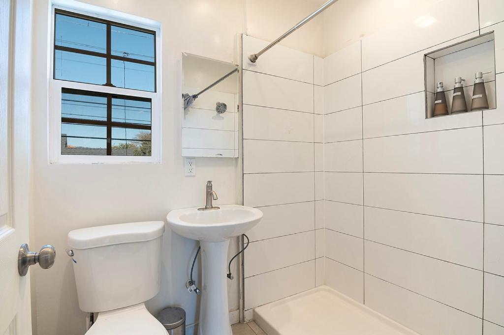 Apartment Cozy 2nd-floor Just A Block From Beverly Hills & La Attractions *