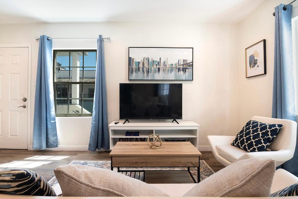 Apartment Cozy 2nd-floor Just A Block From Beverly Hills & La Attractions Los Angeles