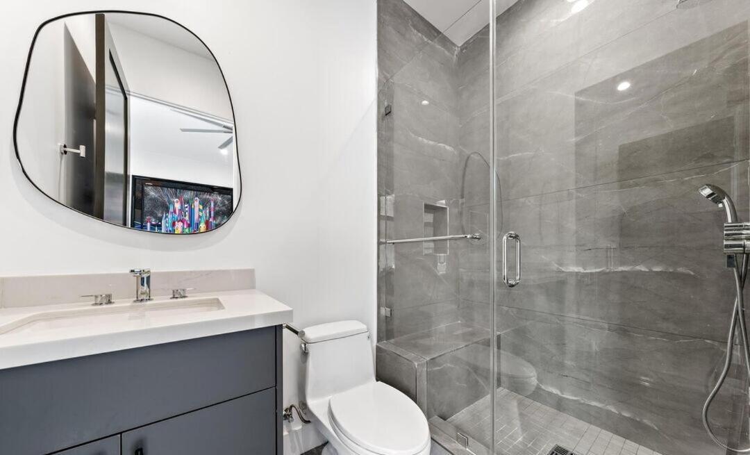 Modern With Full Kitchen In Beverly Grove Apartment Los Angeles