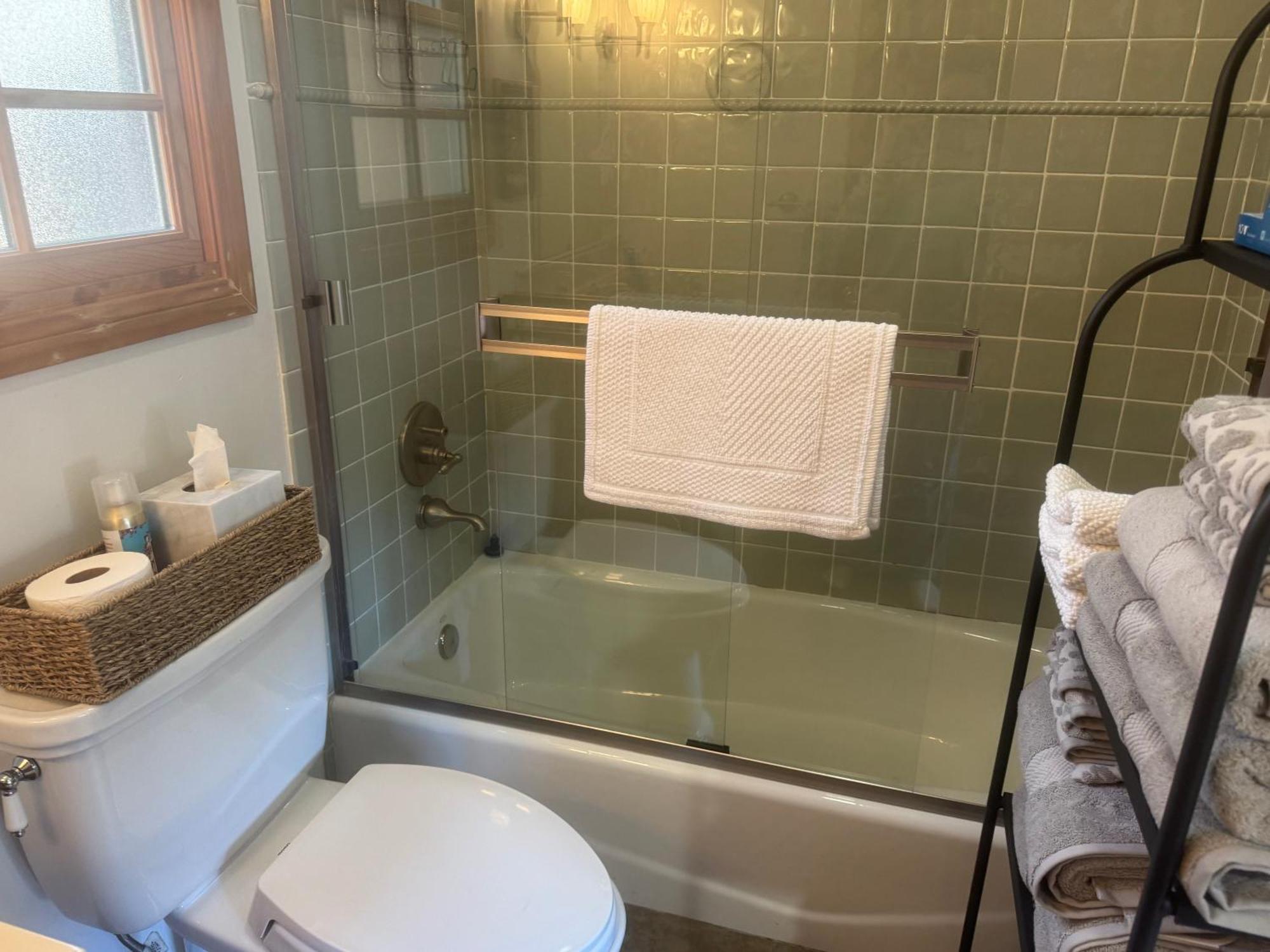 Homestay Cozy Brentwood Glen Guest *