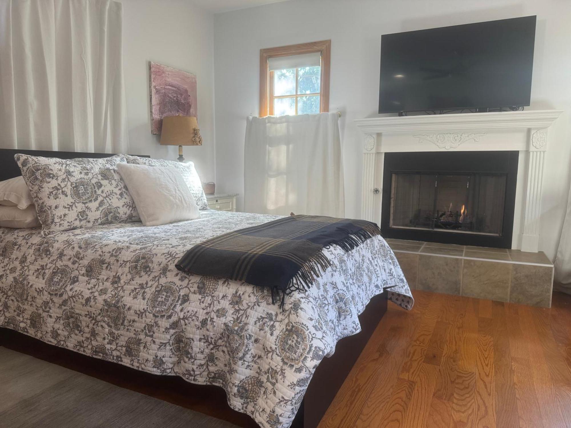 Cozy Brentwood Glen Guest *